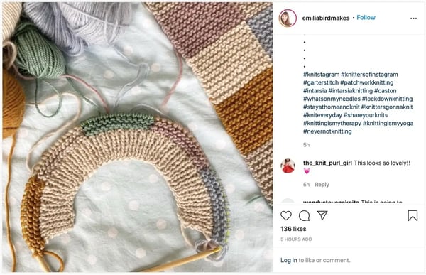 پست اینستاگرام با روسری بافتنی و هشتگ اینستاگرام #knittersofinstagram